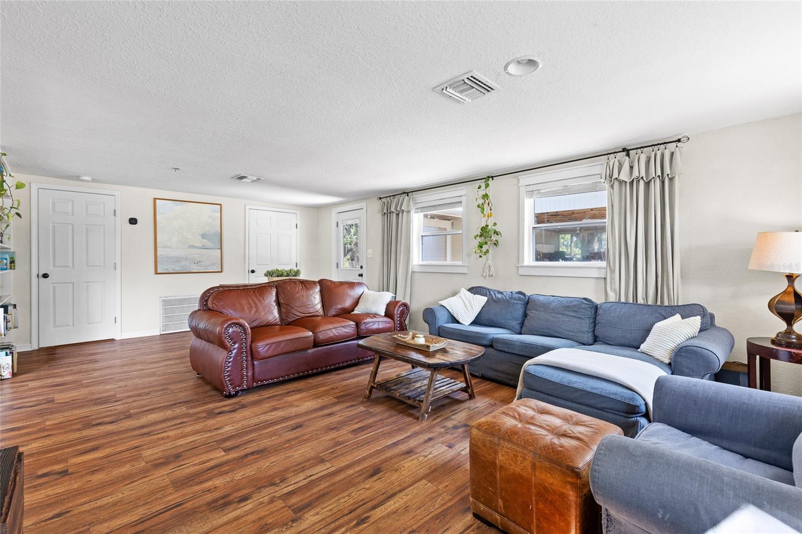 Image 5 of 37 For 17409 Division Street