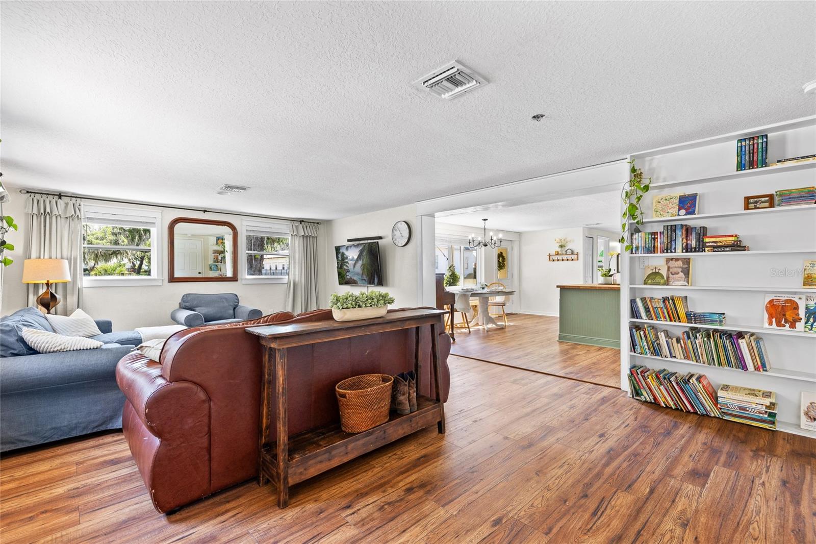 Image 7 of 37 For 17409 Division Street