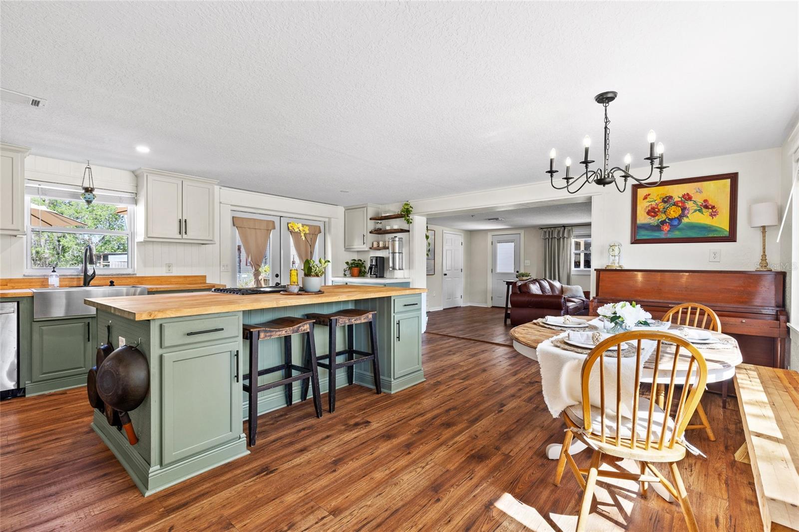 Image 8 of 37 For 17409 Division Street