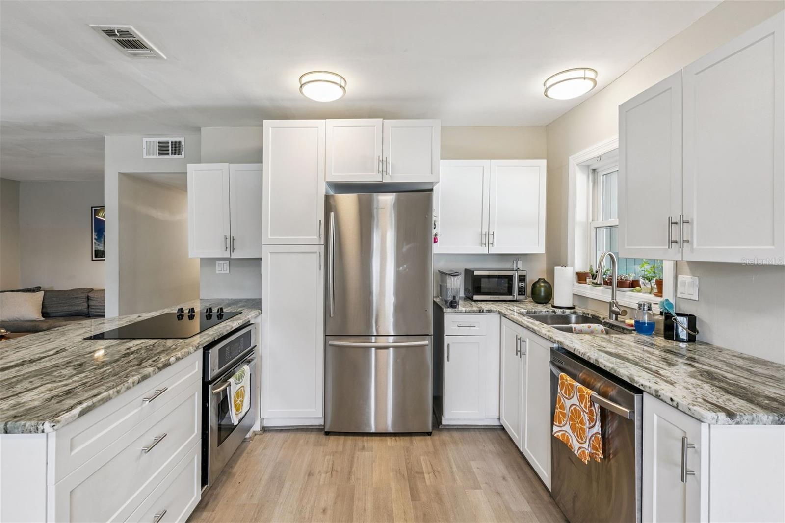 Image 19 of 36 For 2732 Hertha Avenue