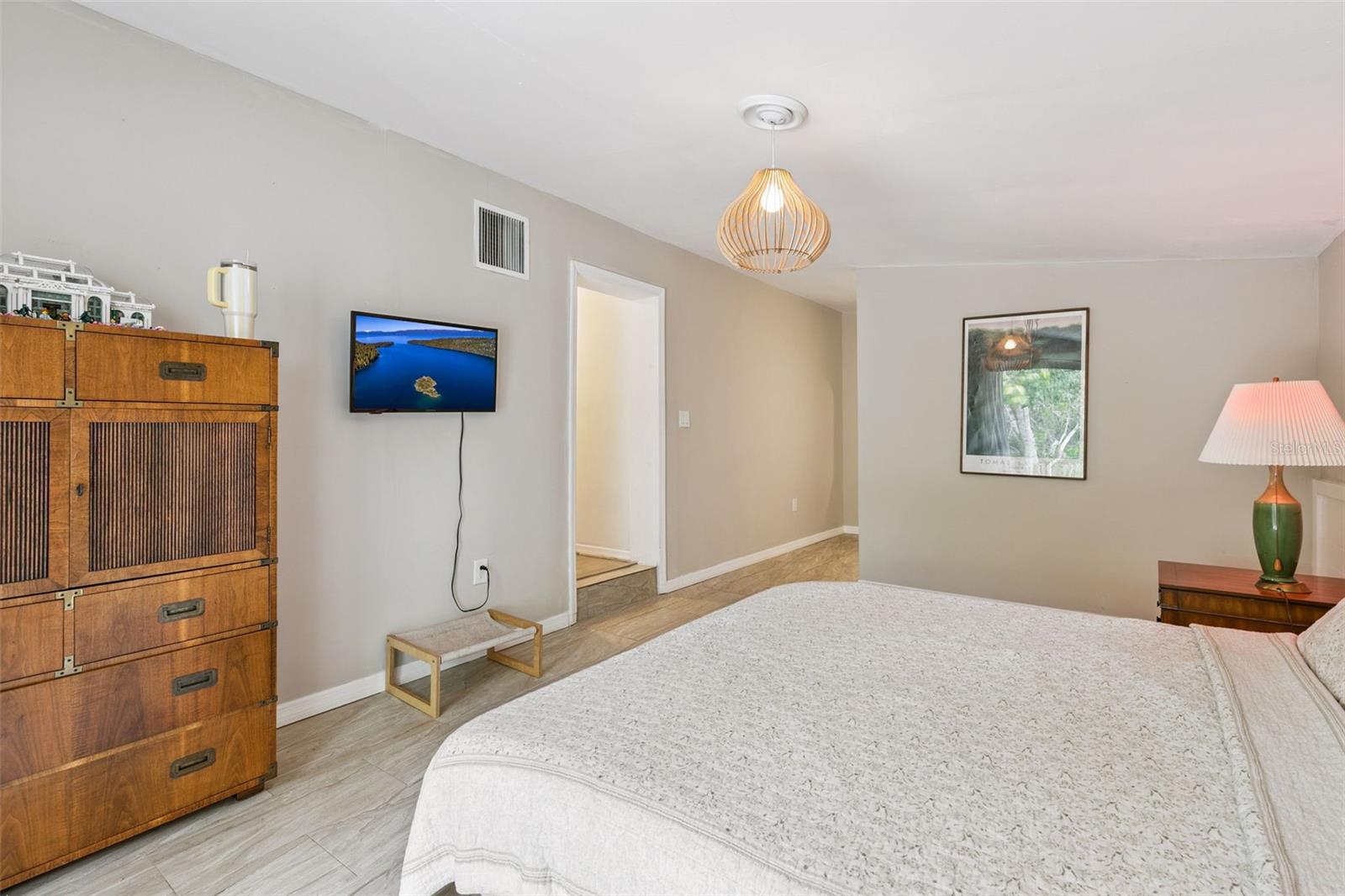 Image 22 of 36 For 2732 Hertha Avenue