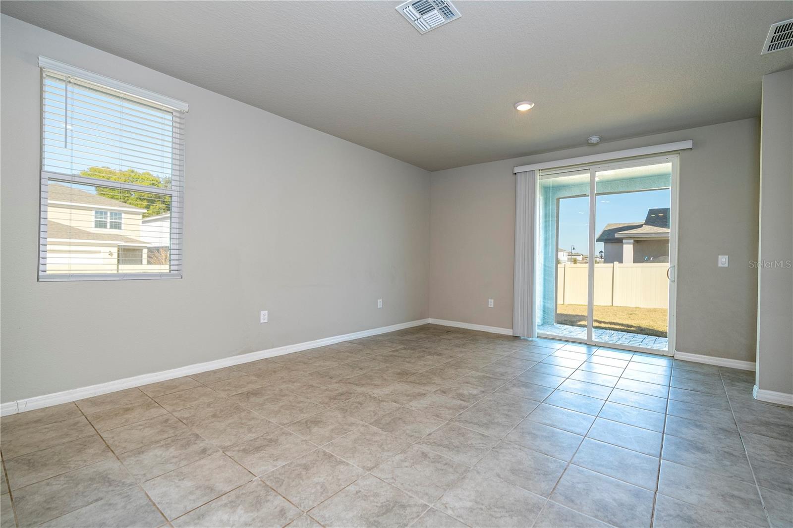 Image 23 of 67 For 874 Rivers Crossing Street