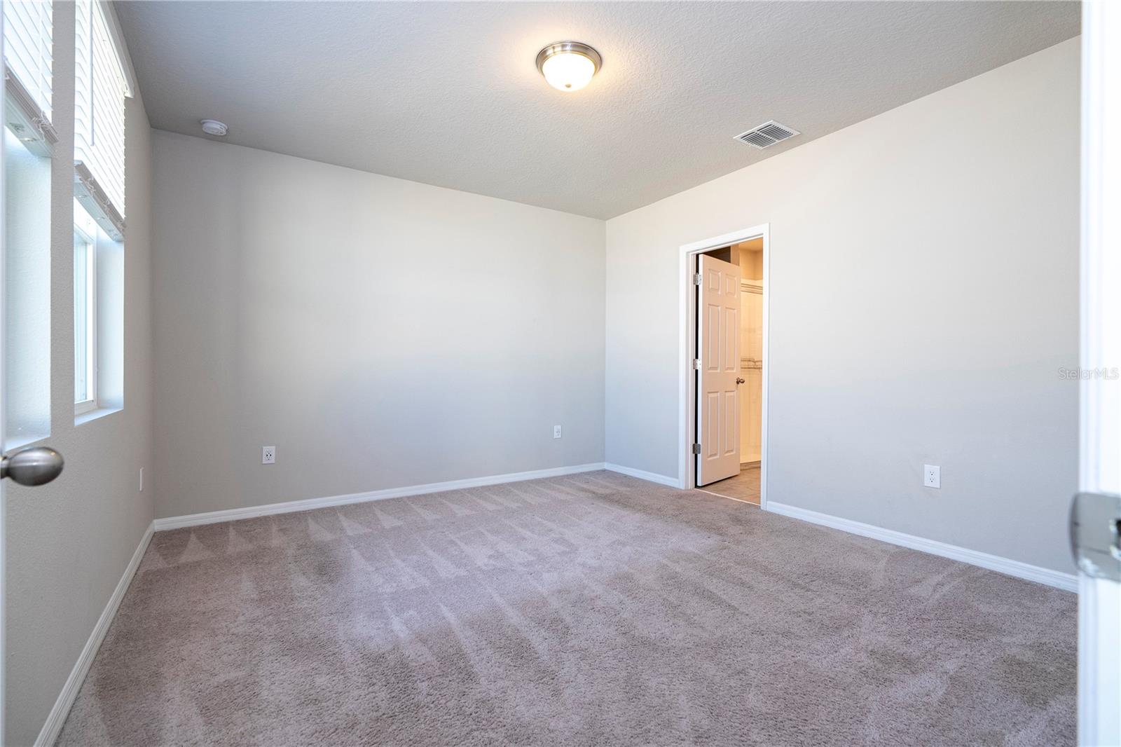 Image 32 of 67 For 874 Rivers Crossing Street