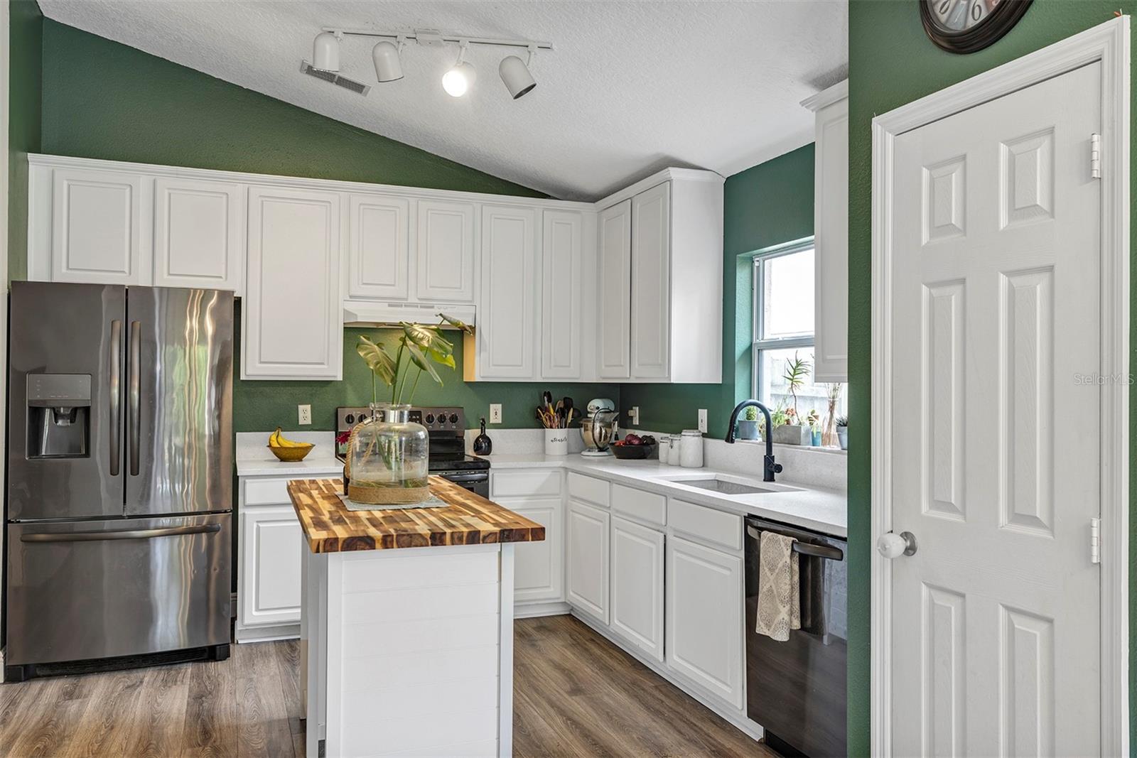 Image 12 of 42 For 430 Winding Hollow Avenue