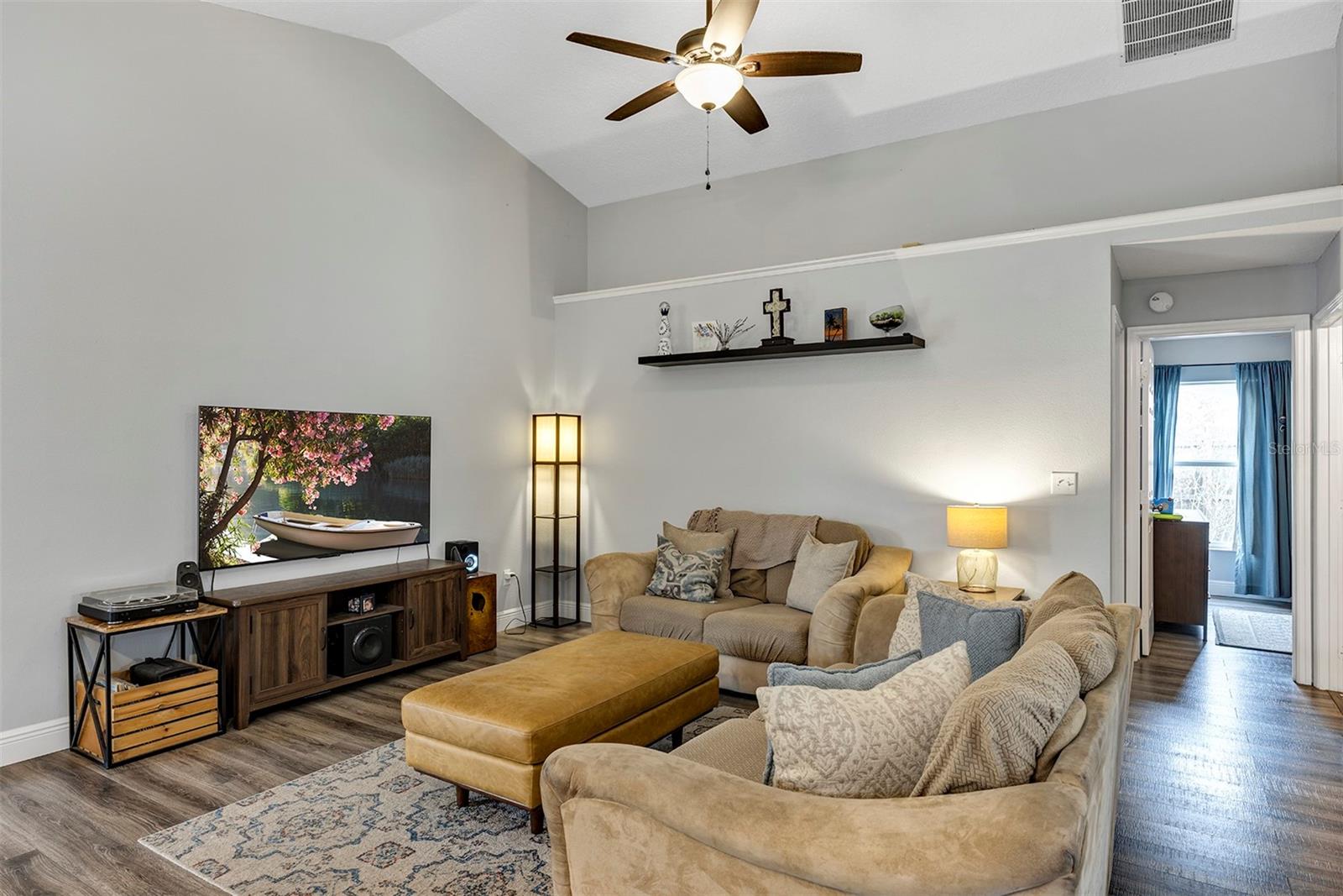 Image 14 of 42 For 430 Winding Hollow Avenue