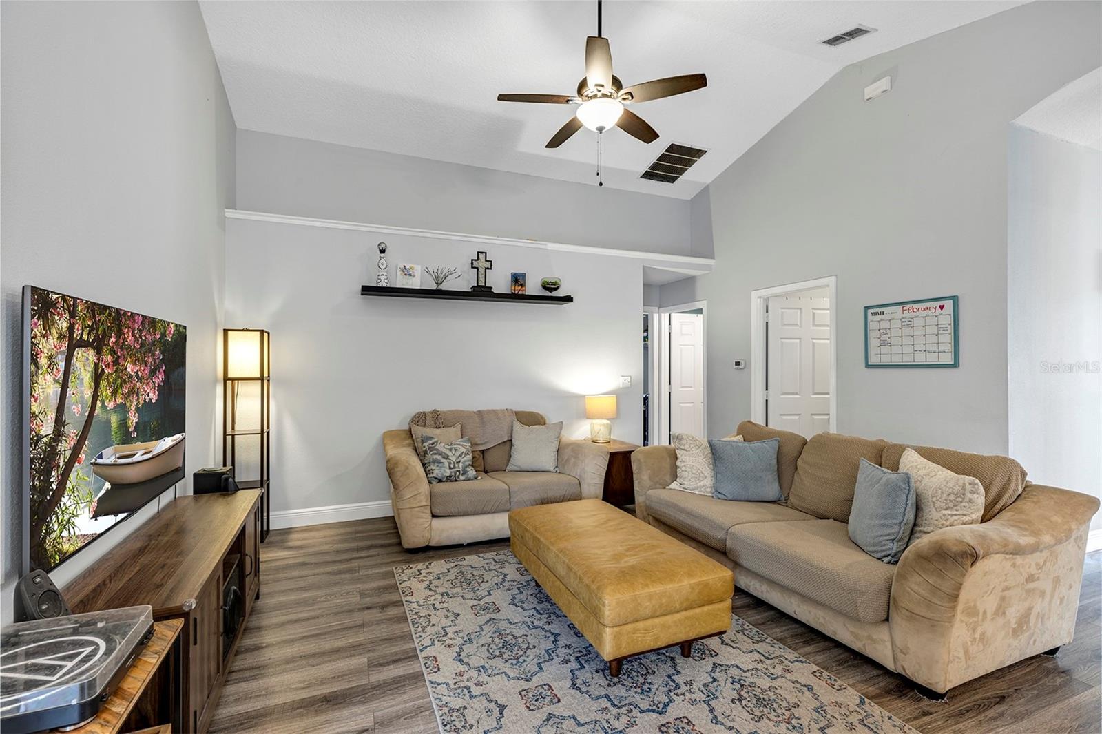 Image 16 of 42 For 430 Winding Hollow Avenue