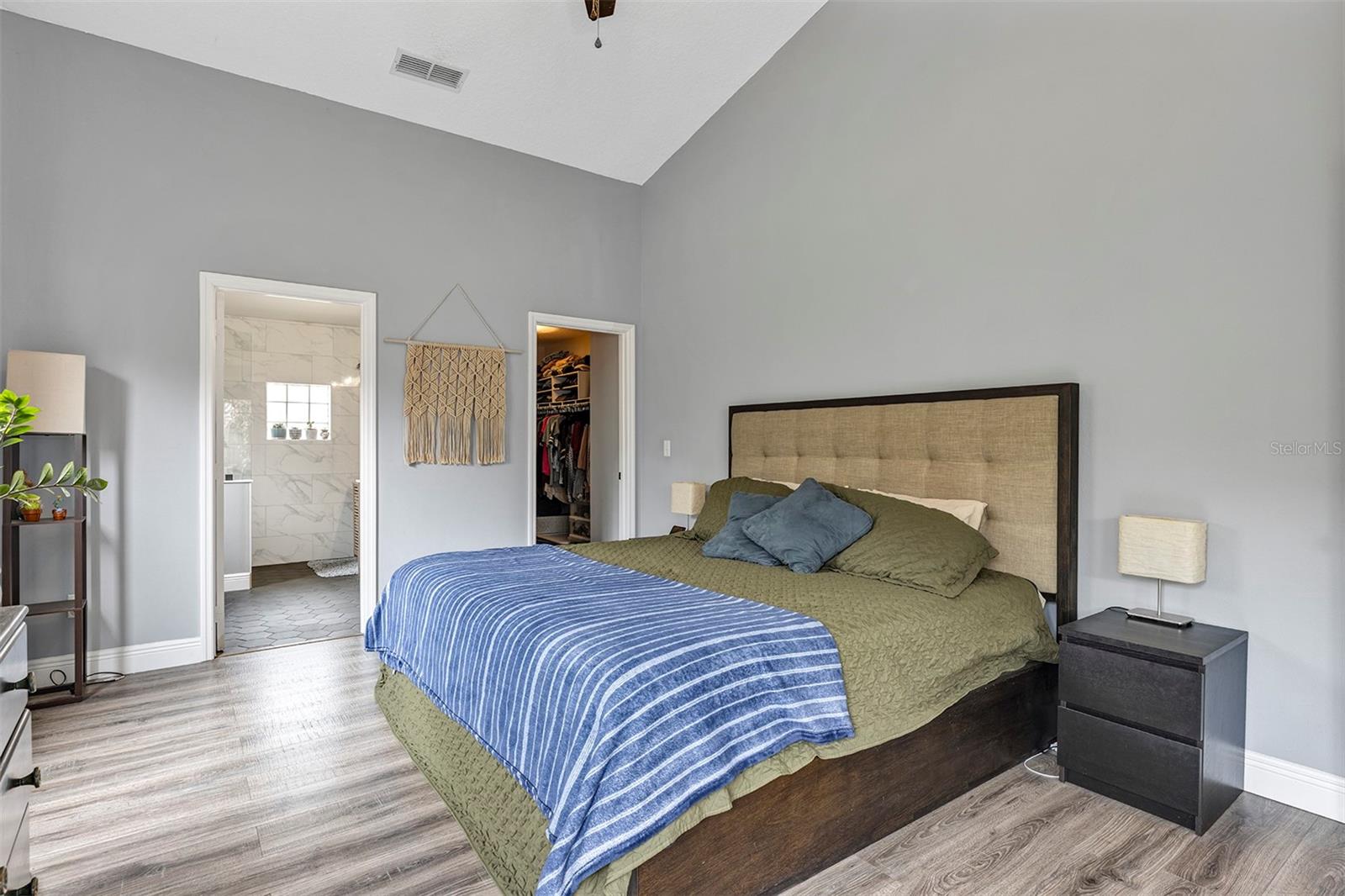 Image 17 of 42 For 430 Winding Hollow Avenue