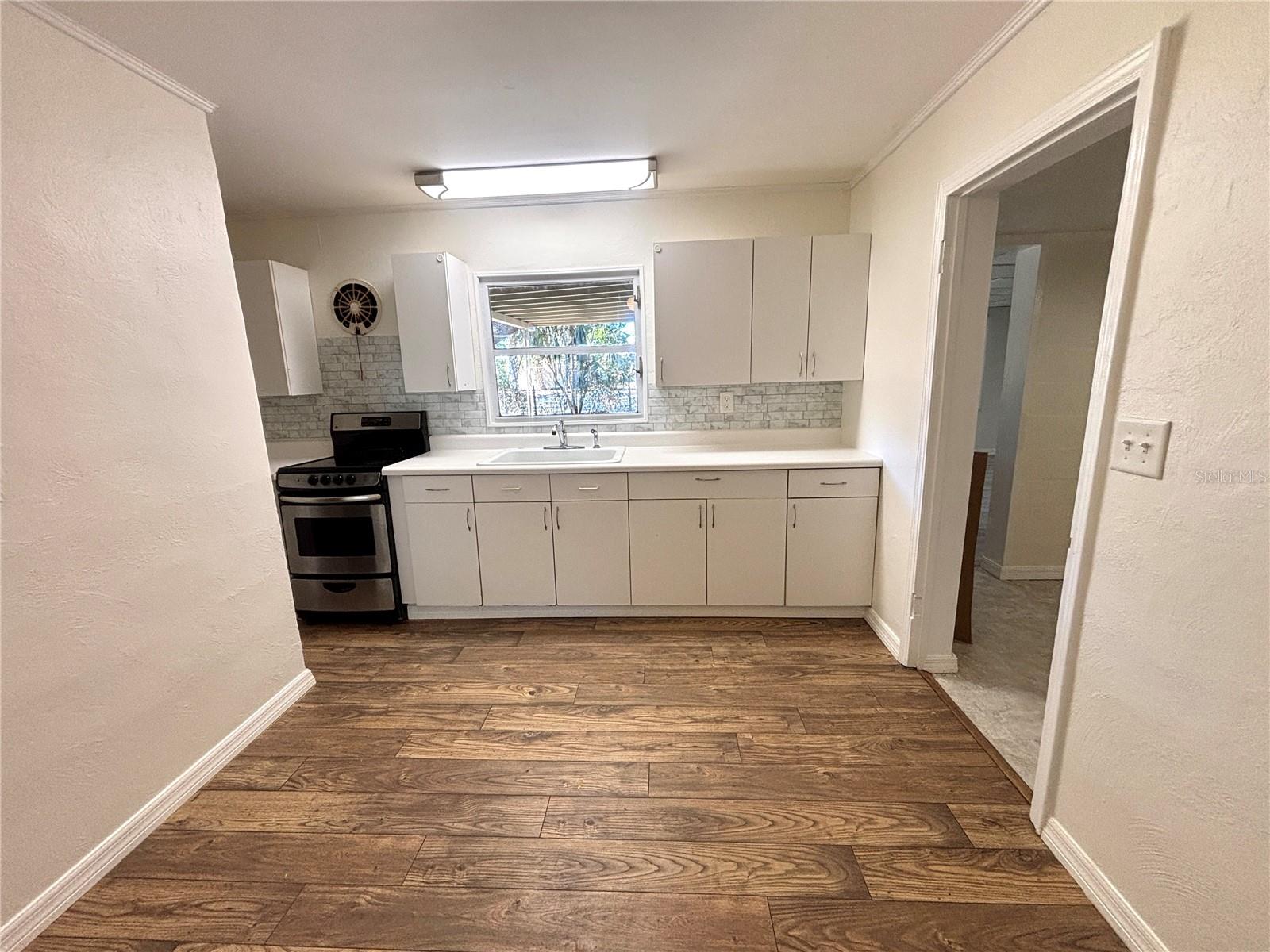 Image 5 of 22 For 840 Lake Avenue