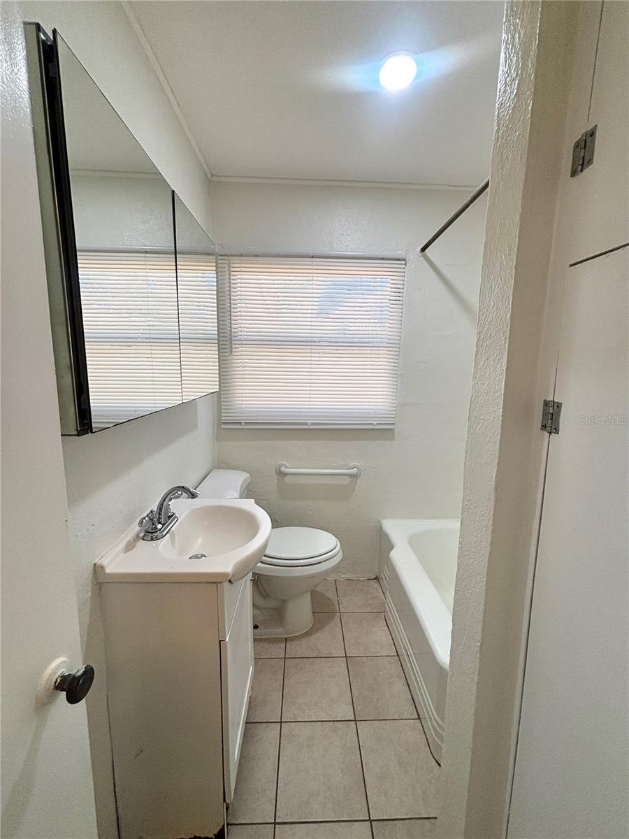 Image 9 of 22 For 840 Lake Avenue