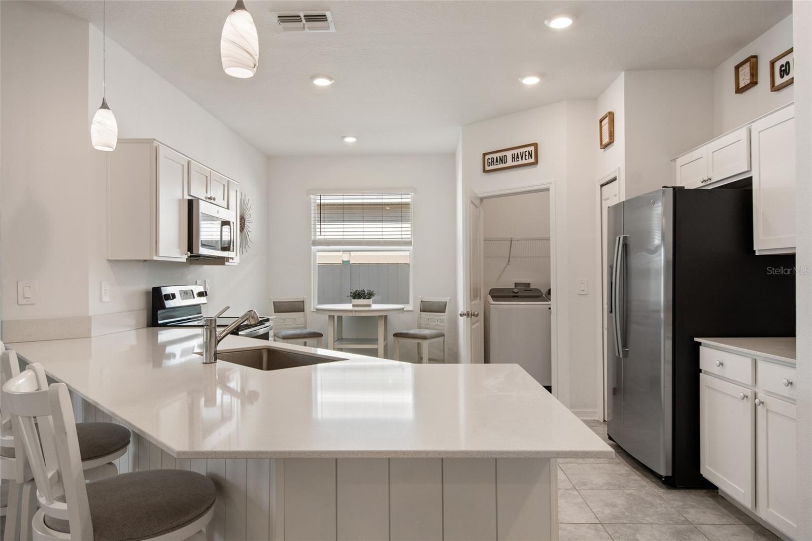 Listing photo id 7 for 1172 Tyler Loop