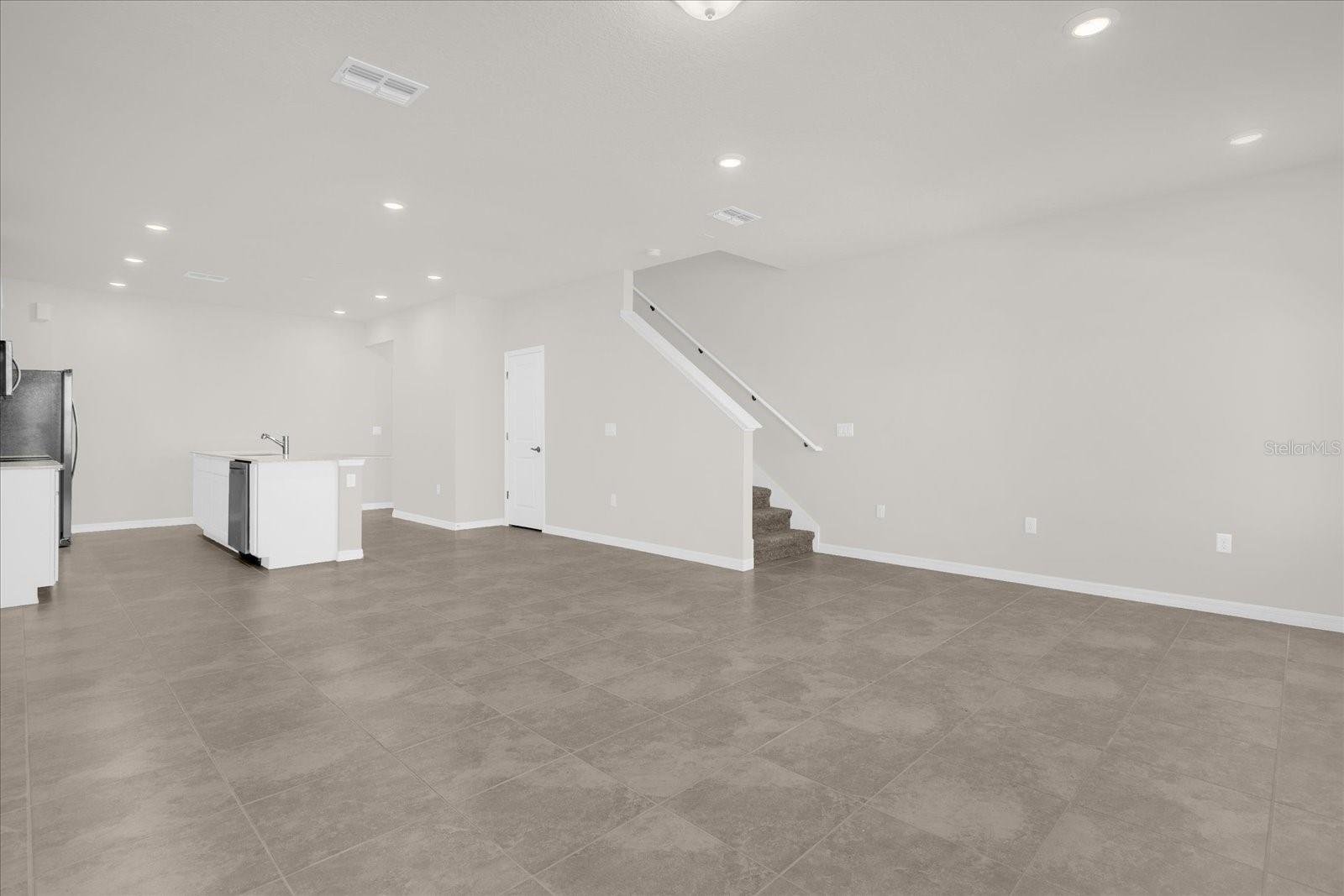 Image 4 of 41 For 16246 Merry Alley