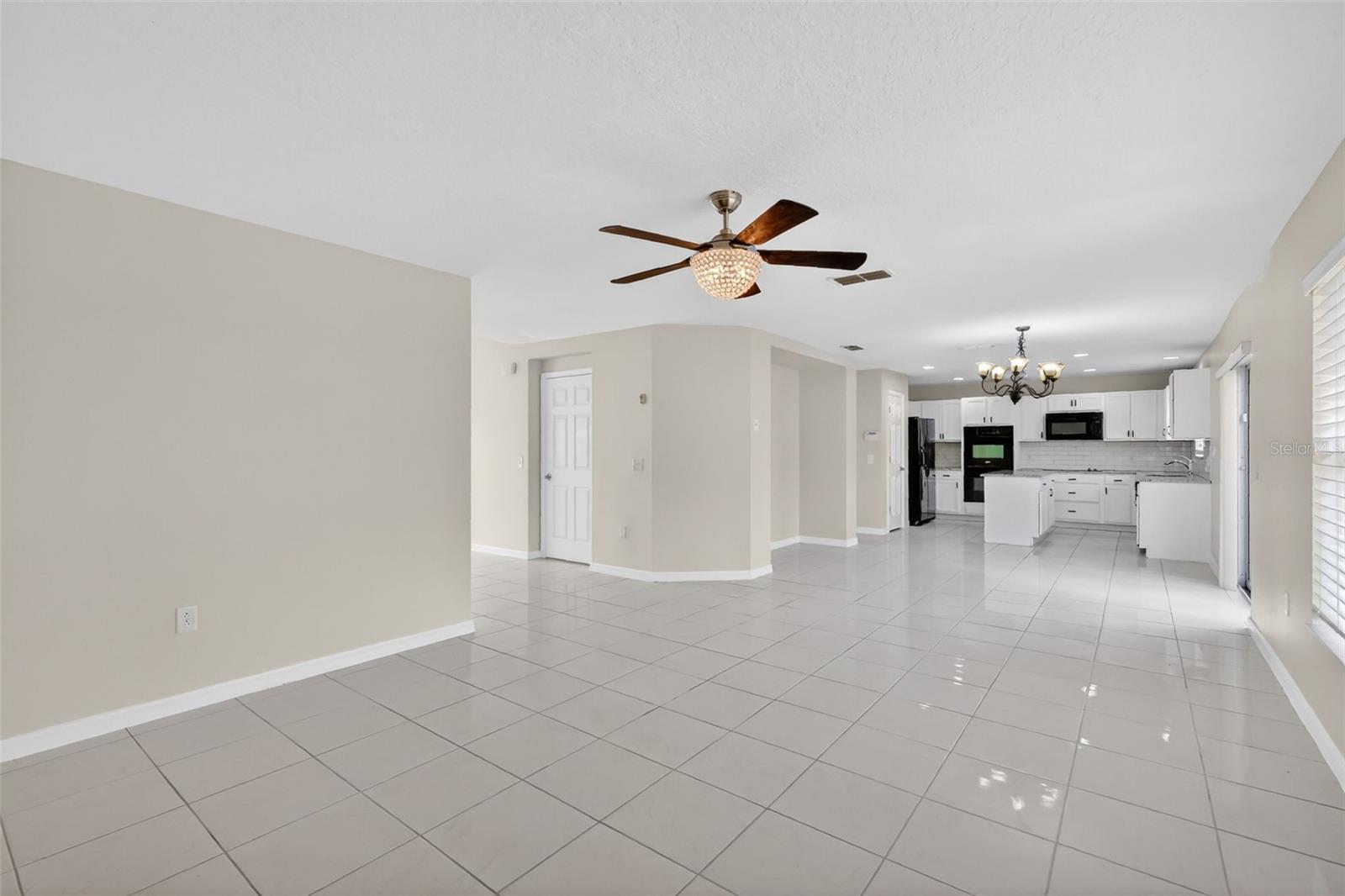 Image 18 of 39 For 413 Country Cottage Lane