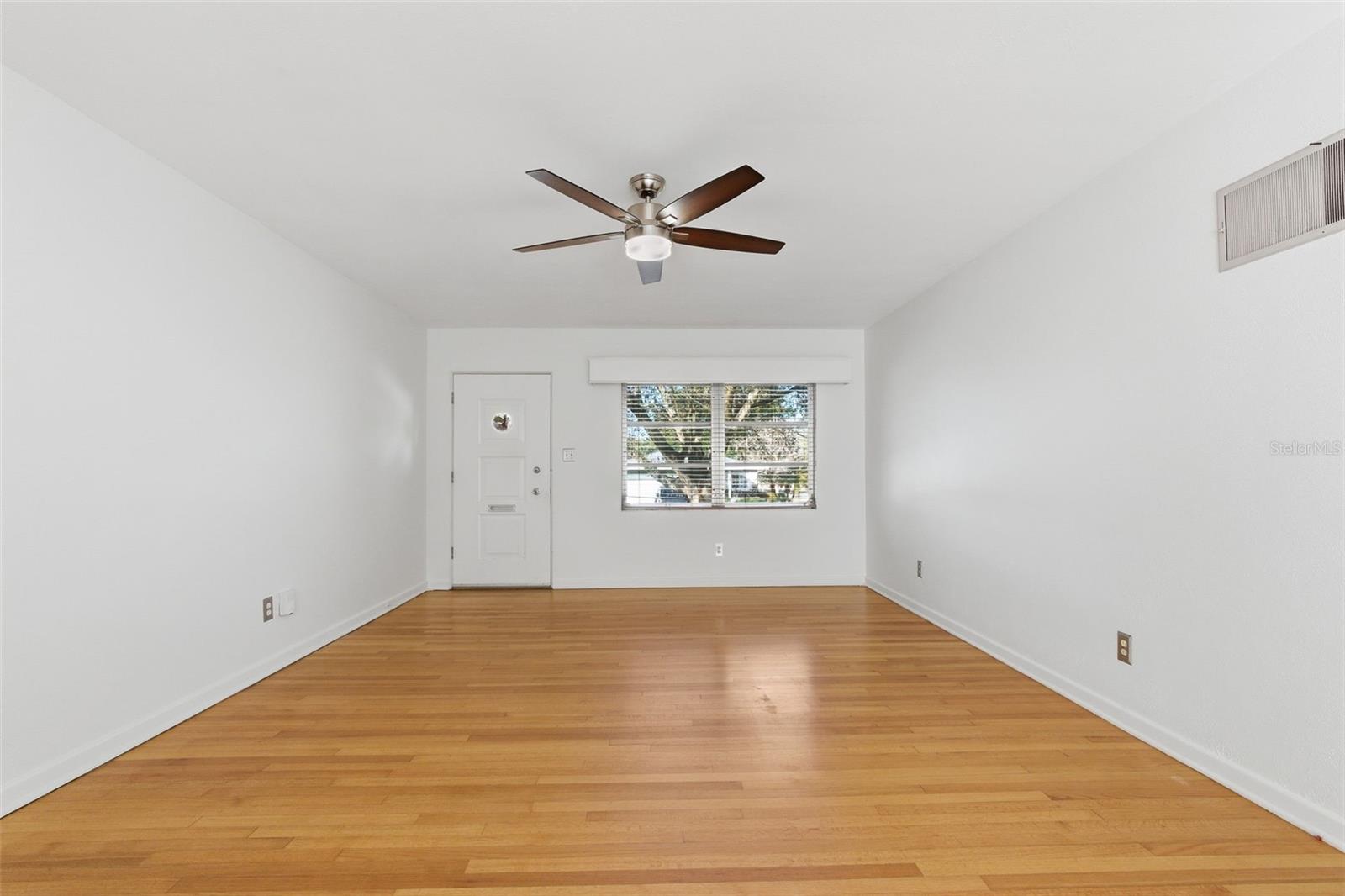 Image 11 of 35 For 615 Springview Drive