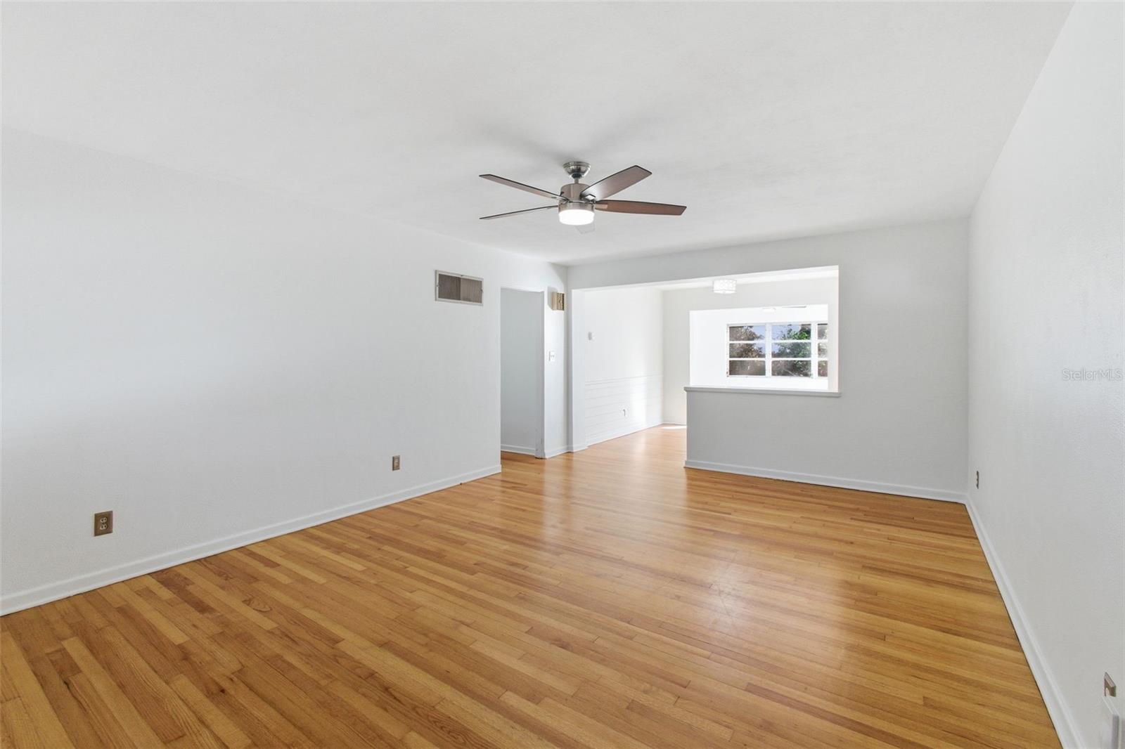 Image 13 of 35 For 615 Springview Drive