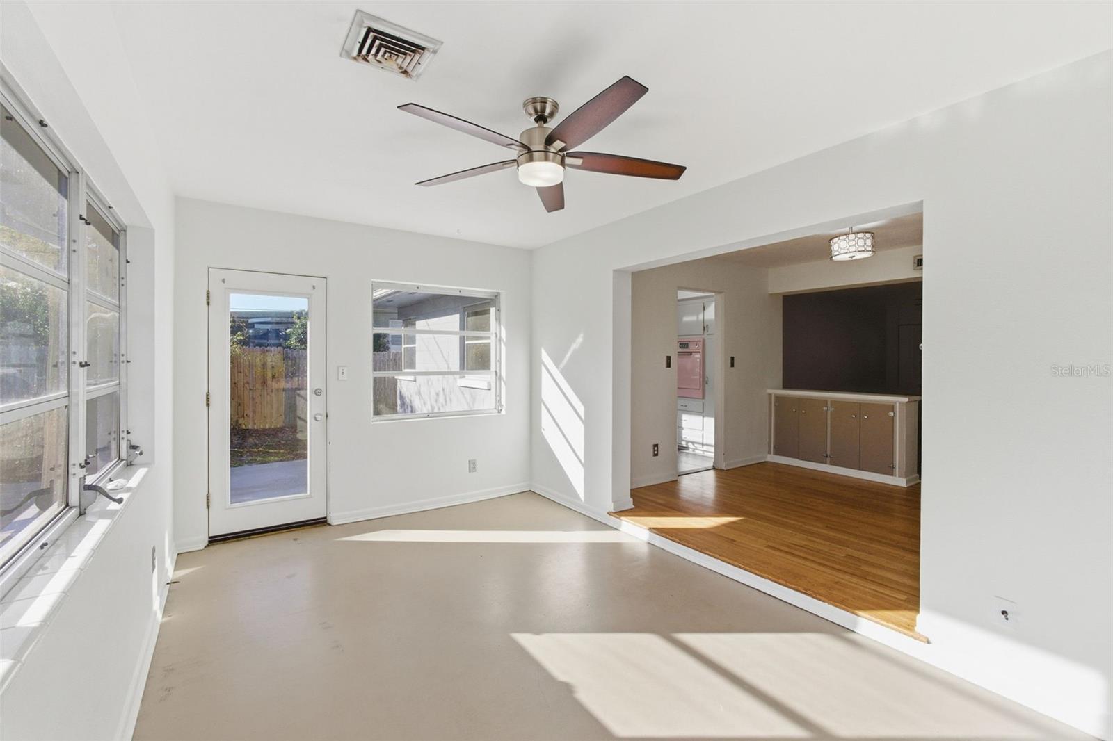 Image 19 of 35 For 615 Springview Drive