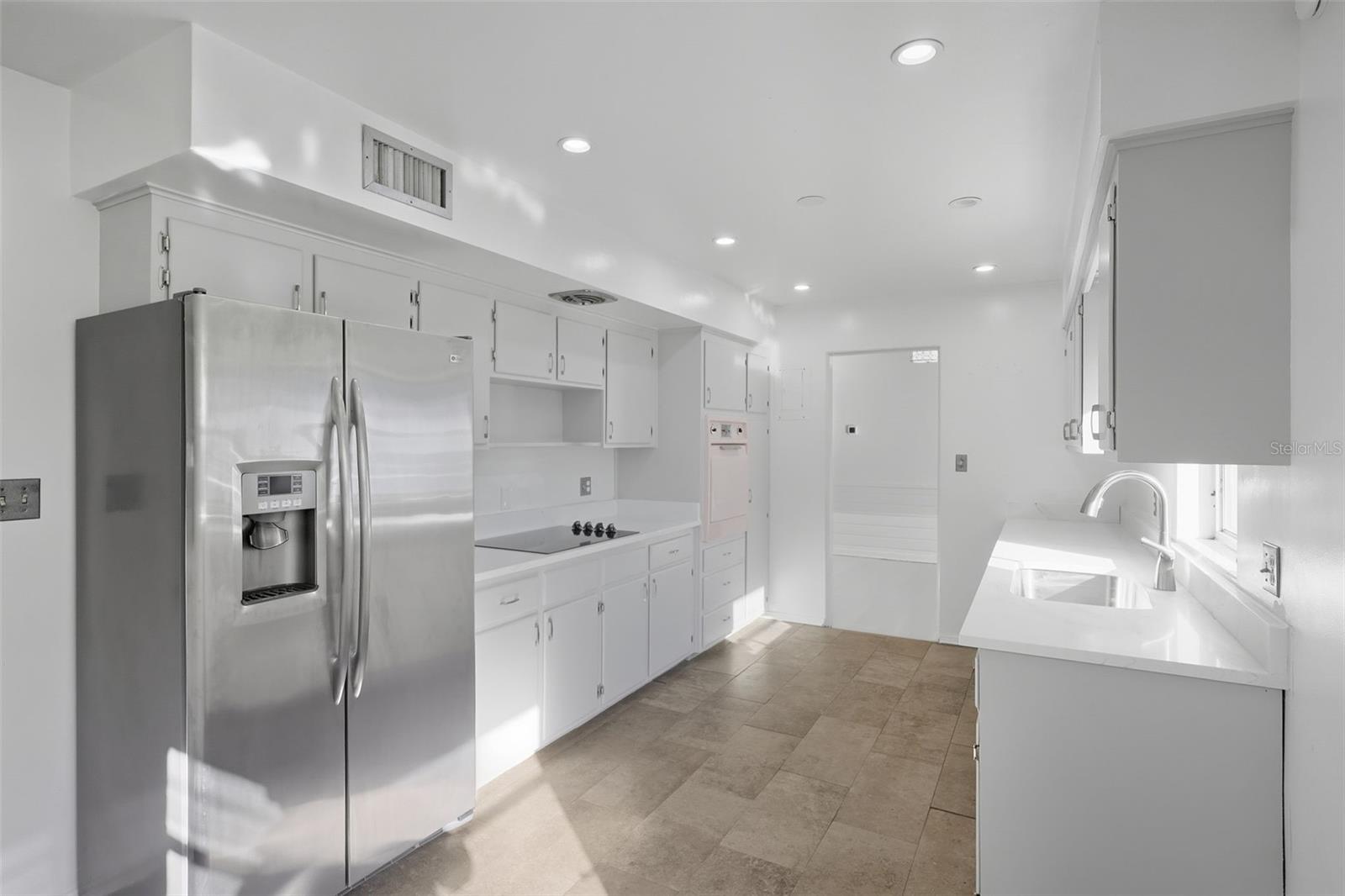 Image 20 of 35 For 615 Springview Drive