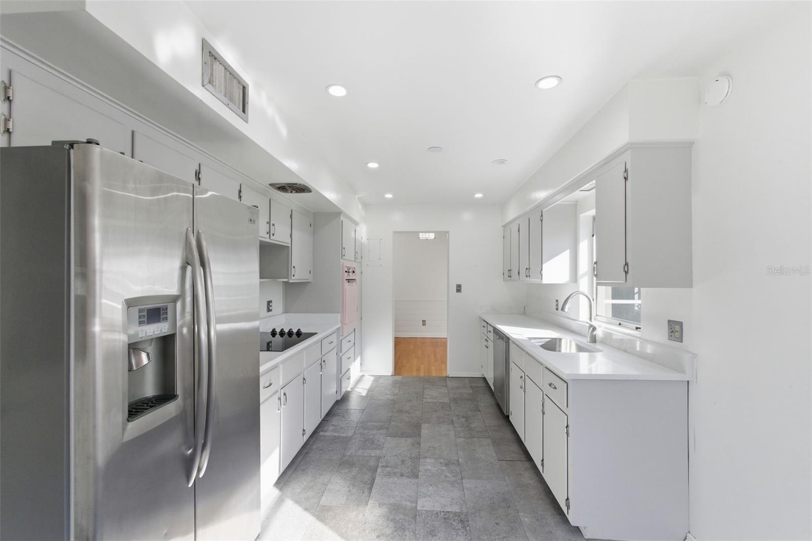 Image 21 of 35 For 615 Springview Drive