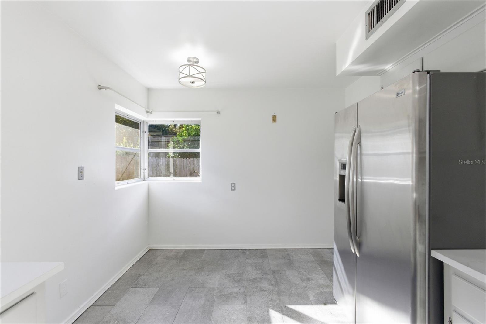 Image 22 of 35 For 615 Springview Drive