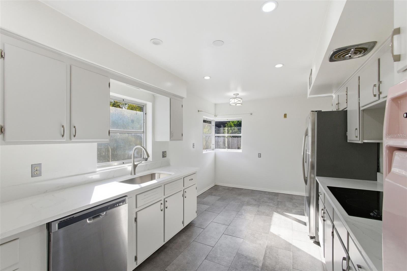 Image 23 of 35 For 615 Springview Drive