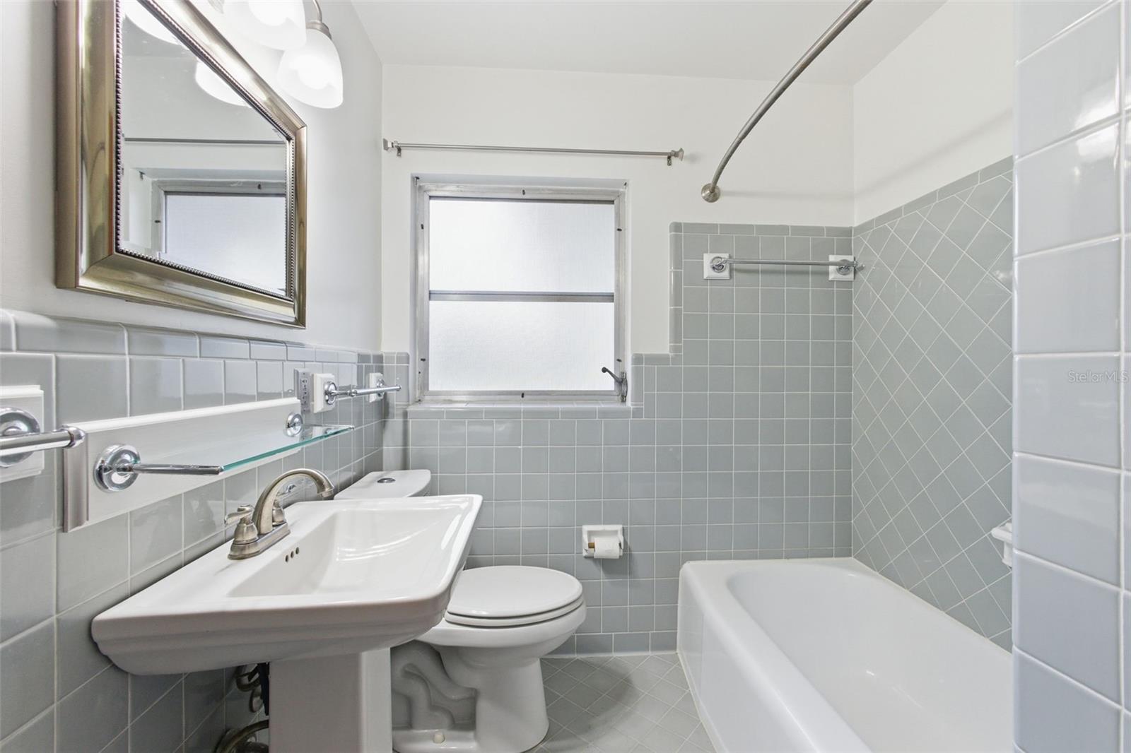 Image 26 of 35 For 615 Springview Drive