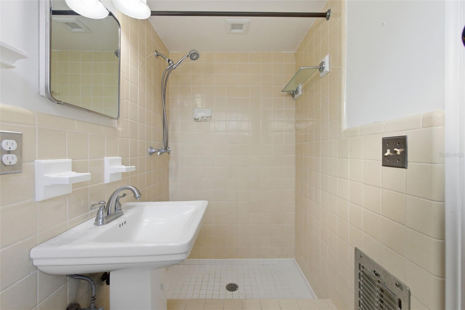 Image 30 of 35 For 615 Springview Drive