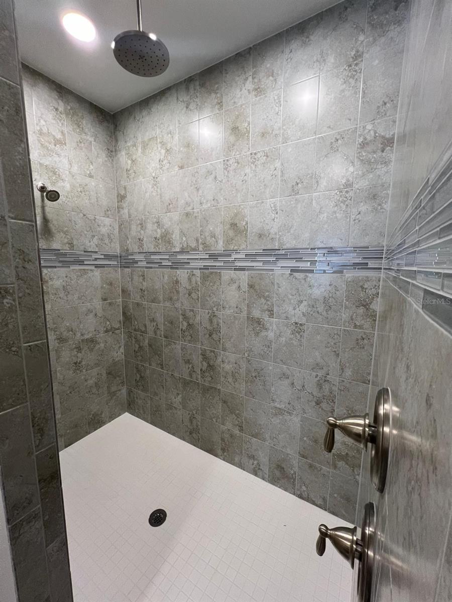 Image 10 of 40 For 9429 Crescent Ray Drive