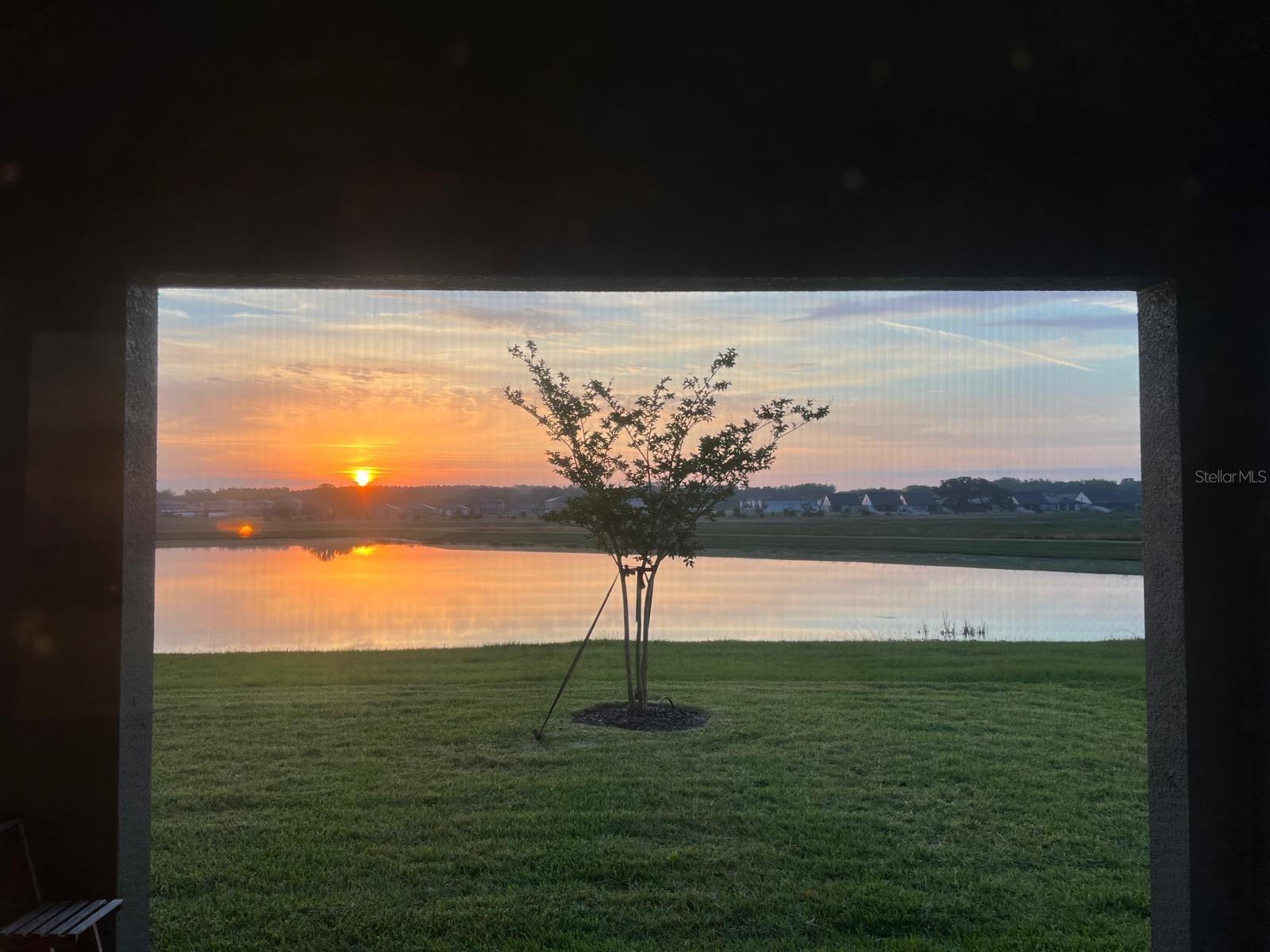 Image 11 of 40 For 9429 Crescent Ray Drive