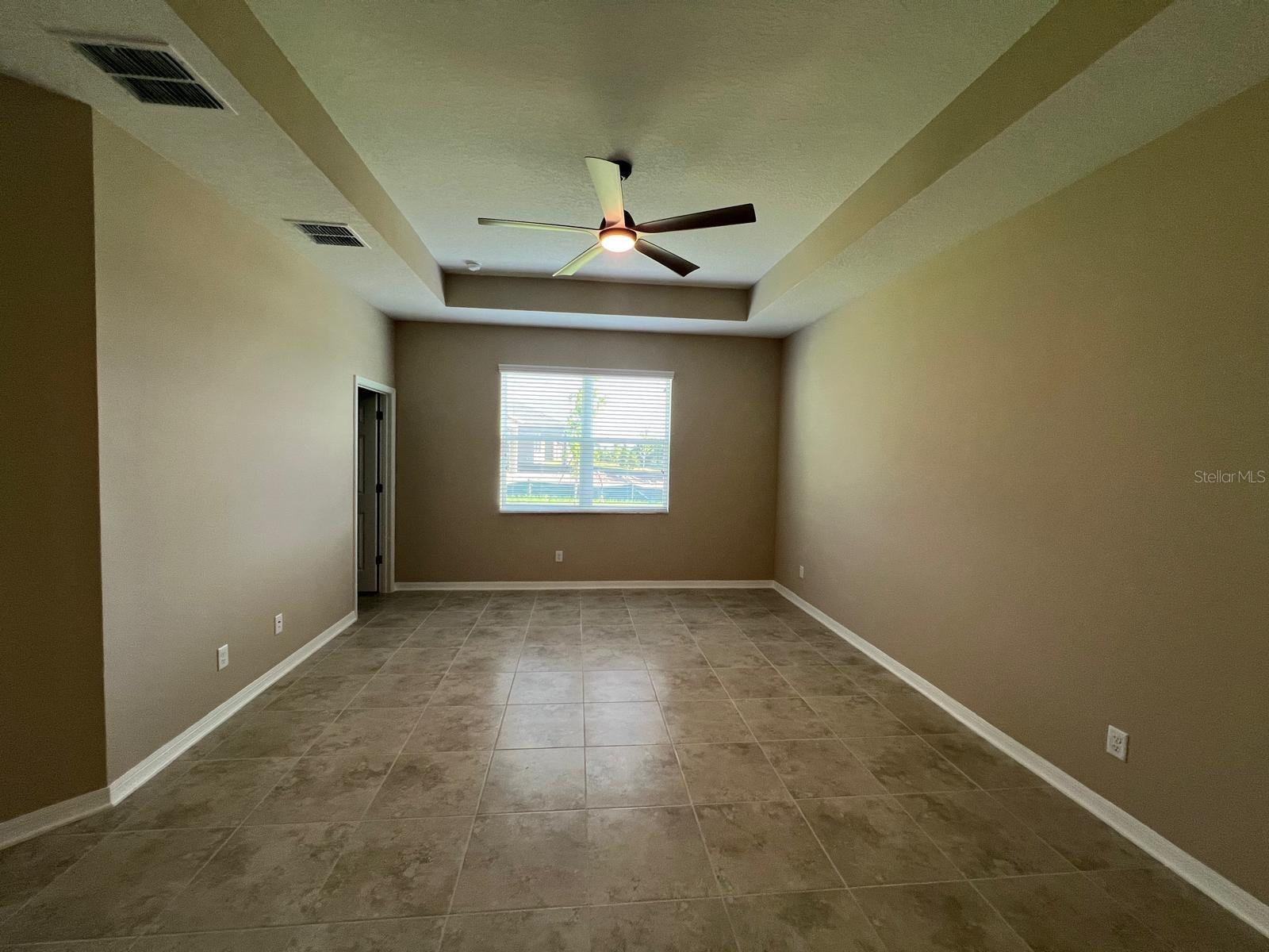 Image 8 of 40 For 9429 Crescent Ray Drive