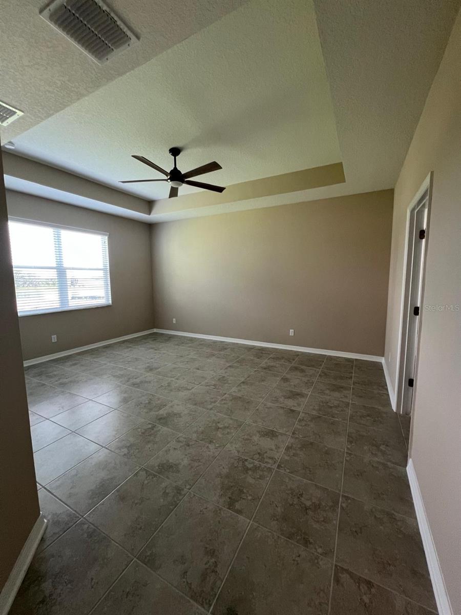 Image 9 of 40 For 9429 Crescent Ray Drive