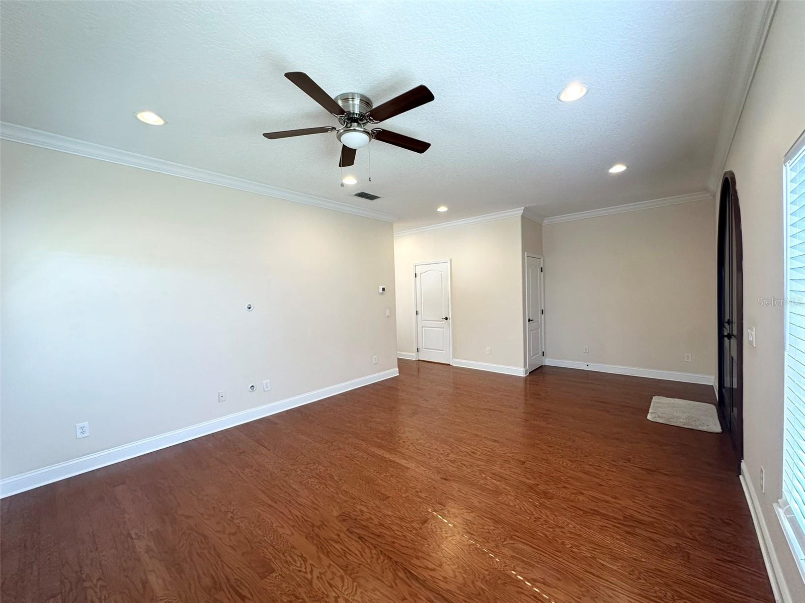 Listing photo id 9 for 1781 Indiana Avenue A