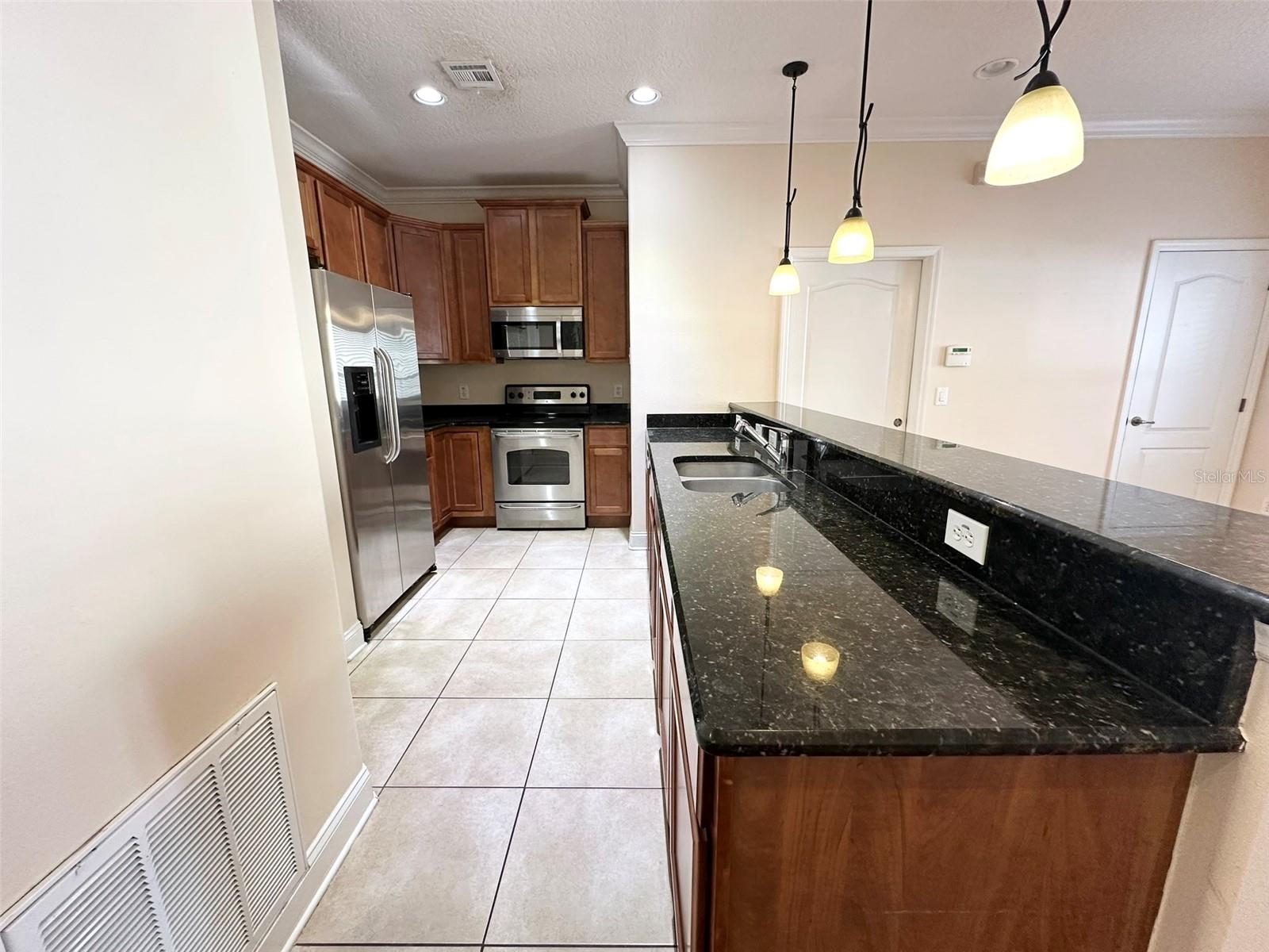 Listing photo id 11 for 1781 Indiana Avenue A