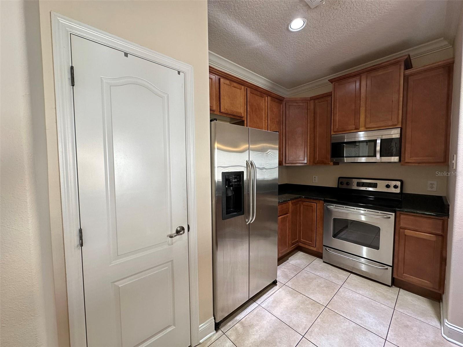 Listing photo id 12 for 1781 Indiana Avenue A