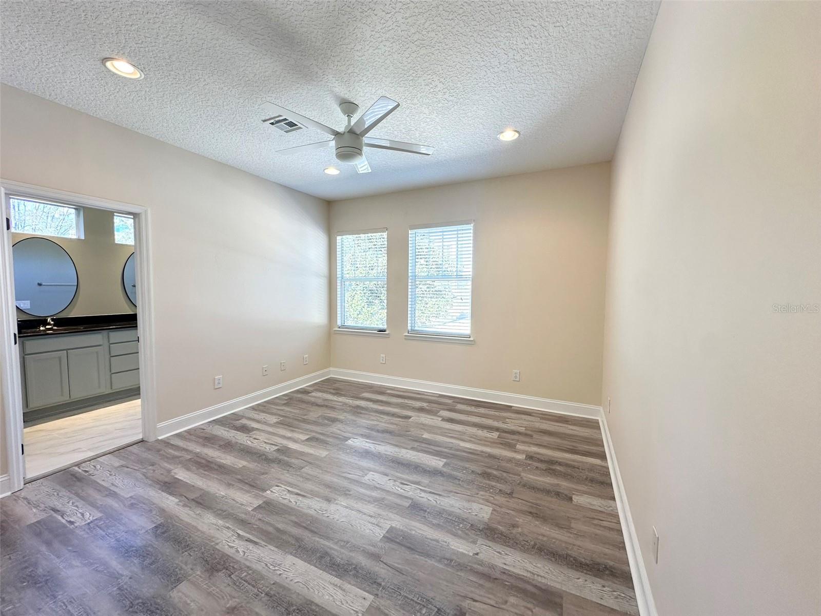 Listing photo id 22 for 1781 Indiana Avenue A