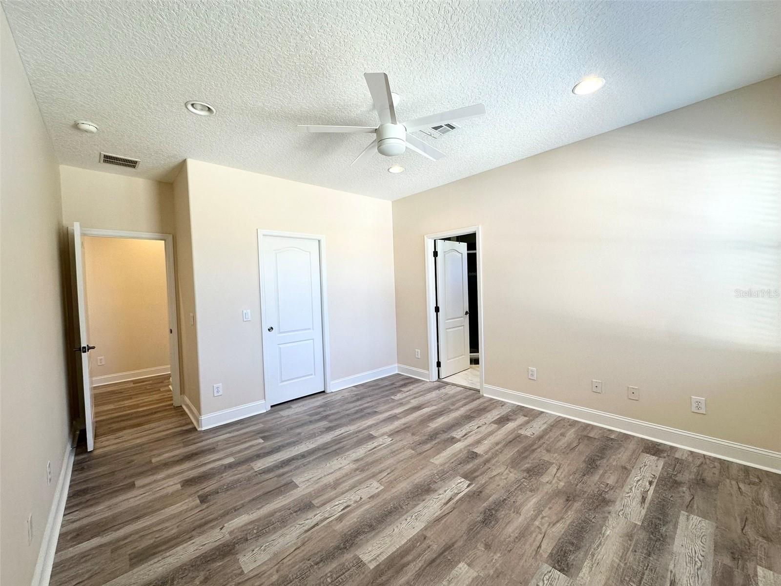 Listing photo id 23 for 1781 Indiana Avenue A