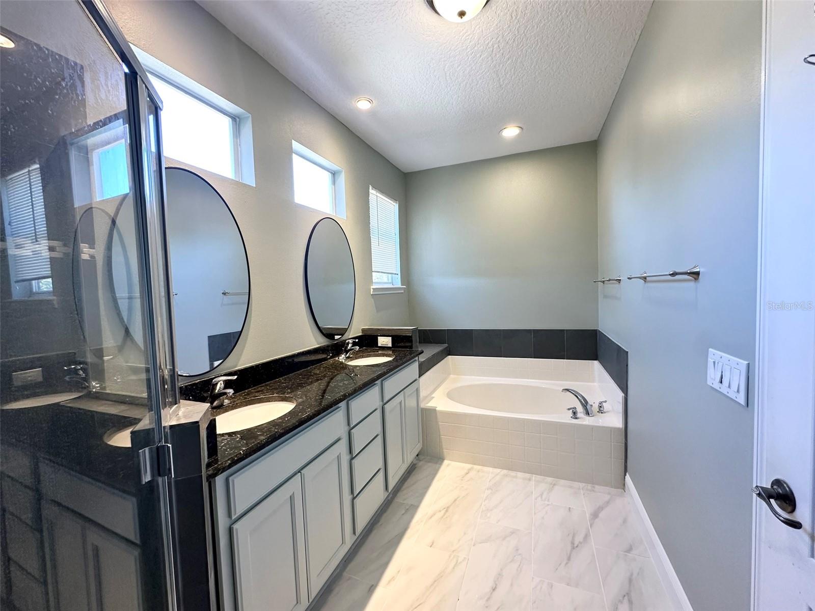 Listing photo id 24 for 1781 Indiana Avenue A