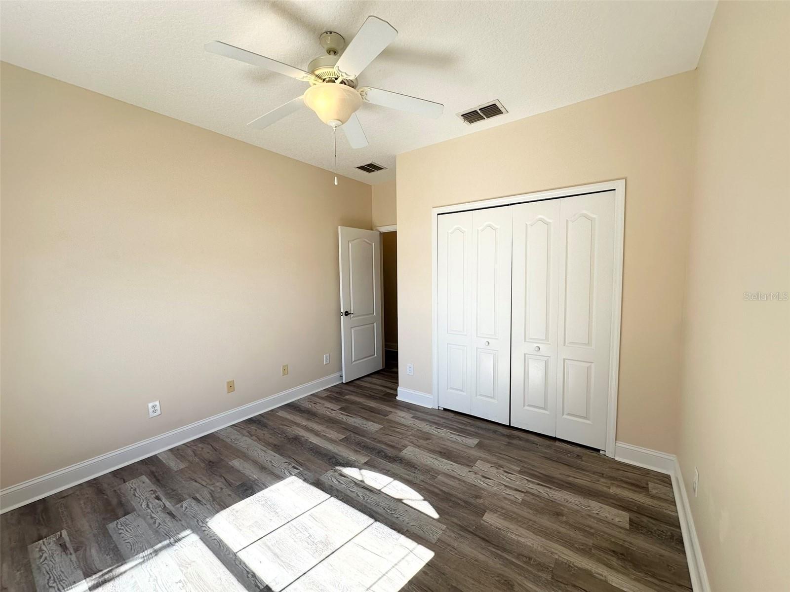 Listing photo id 33 for 1781 Indiana Avenue A