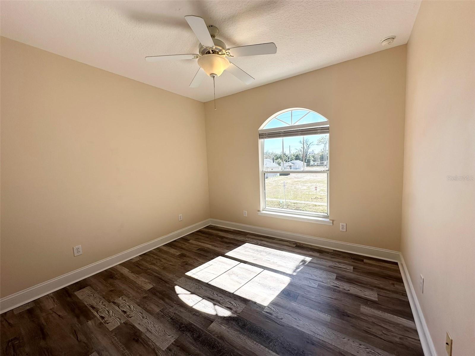 Listing photo id 34 for 1781 Indiana Avenue A