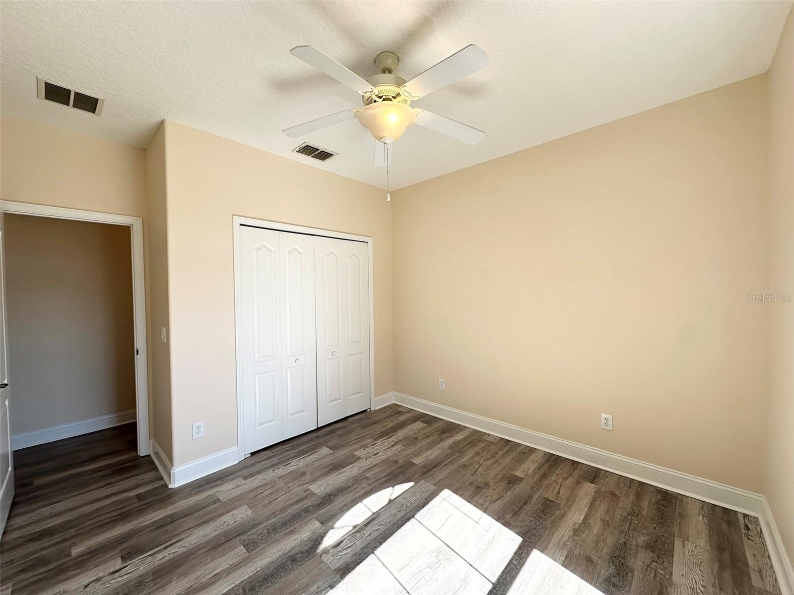 Listing photo id 35 for 1781 Indiana Avenue A