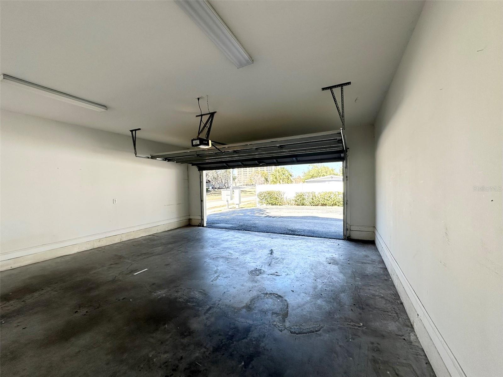 Listing photo id 42 for 1781 Indiana Avenue A