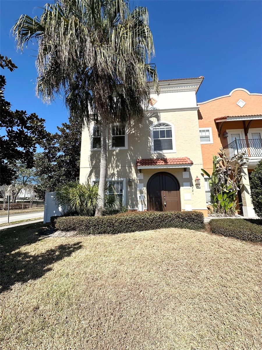 Listing photo id 5 for 1781 Indiana Avenue A