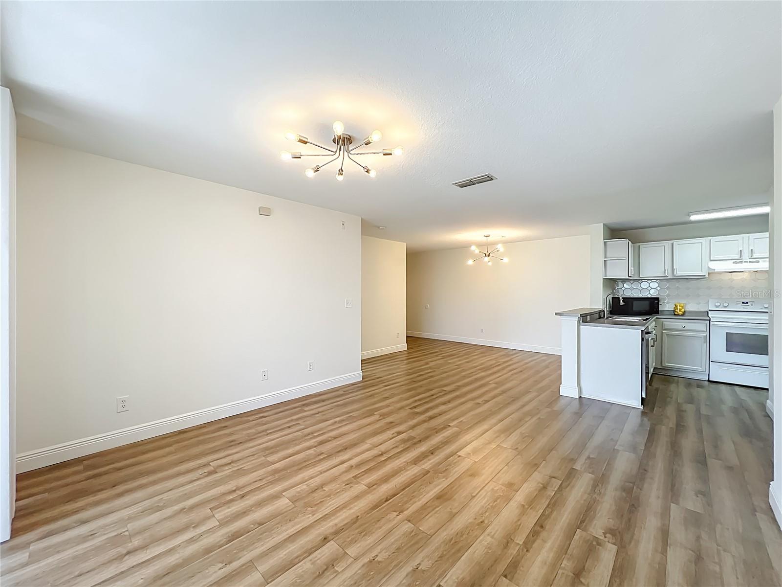 Image 9 of 56 For 7511 Seurat Street 10203