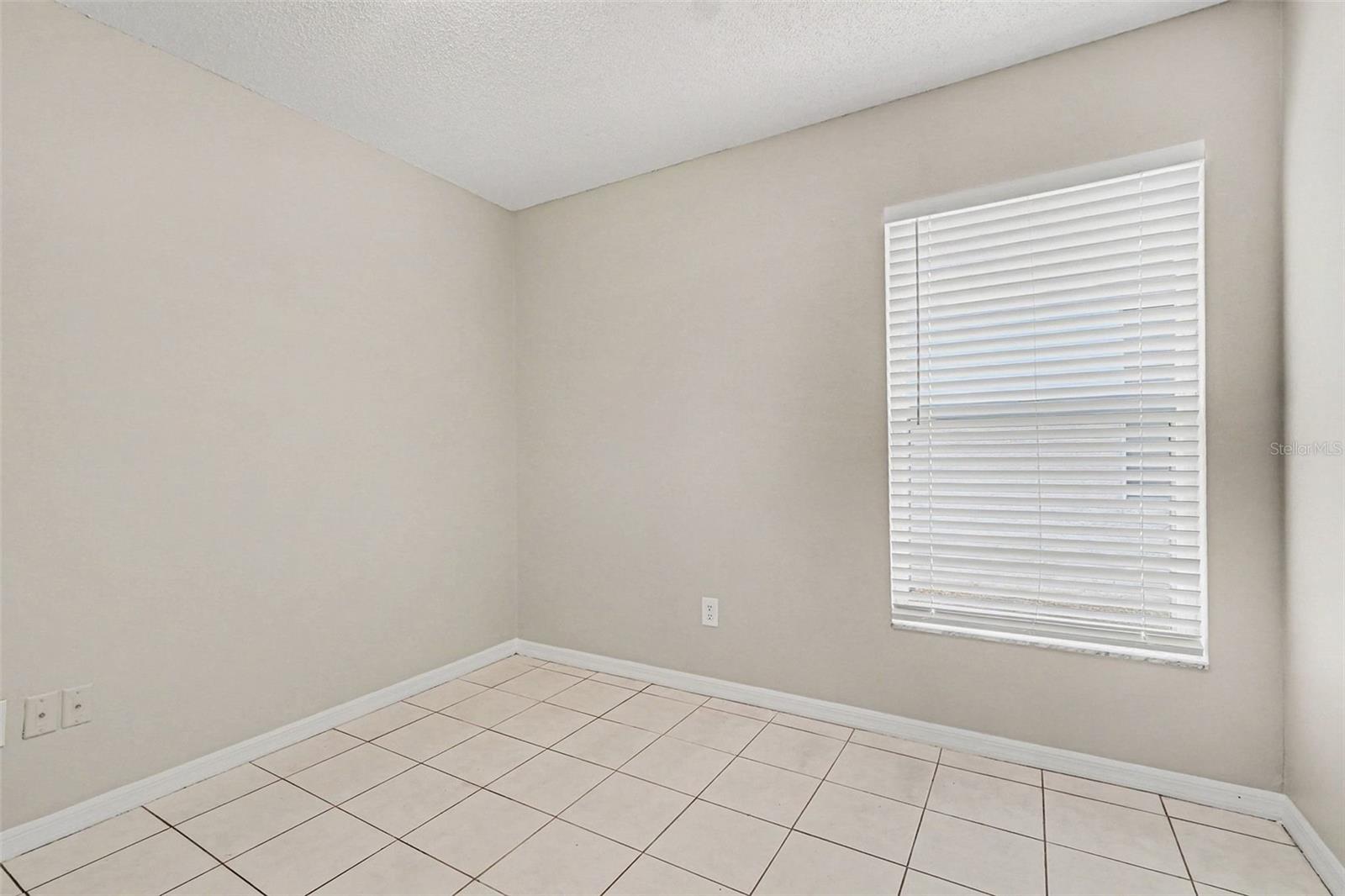 Image 18 of 25 For 12702 Maribou Circle