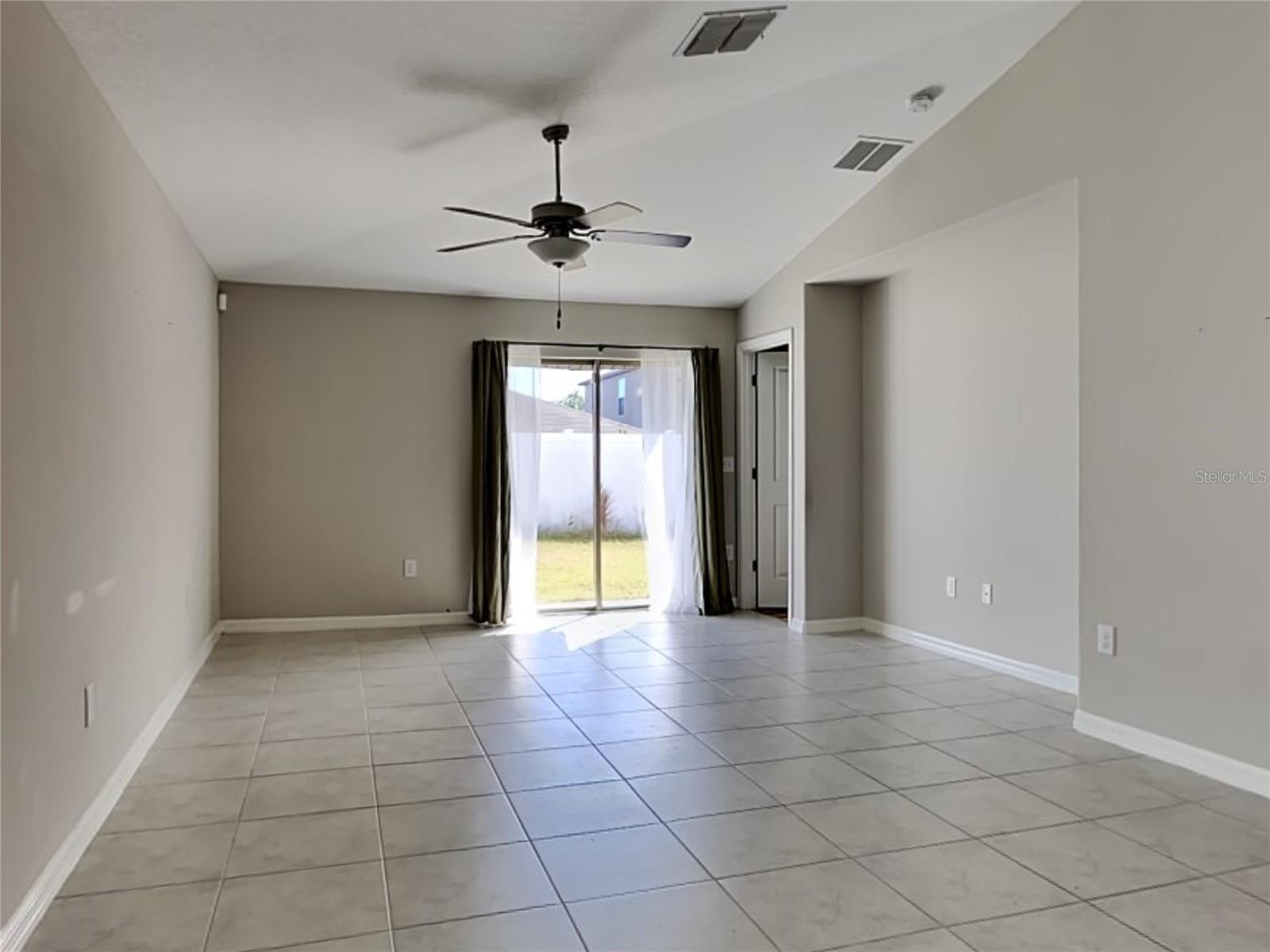 Image 2 of 15 For 14620 Dunrobin Drive