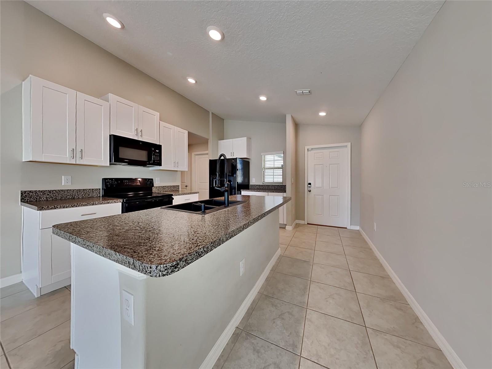 Image 4 of 15 For 14620 Dunrobin Drive