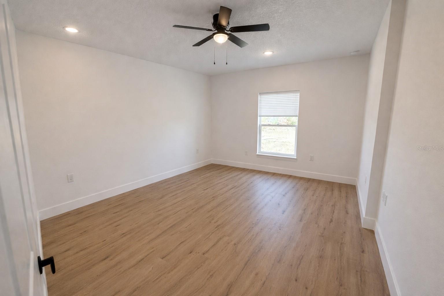 Image 24 of 33 For 10516 Caldera Ave N