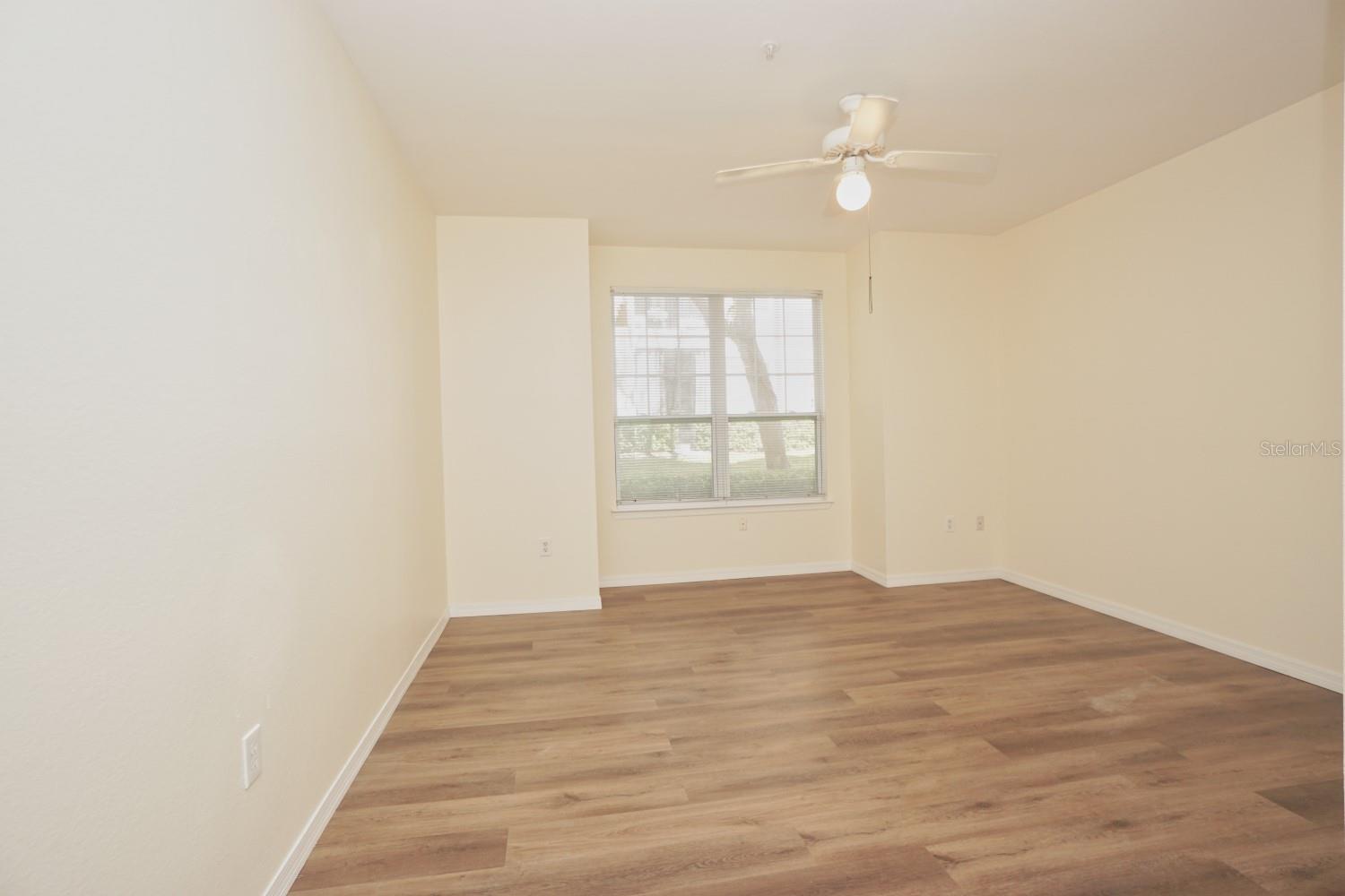 Image 11 of 20 For 1990 Erving Circle 108