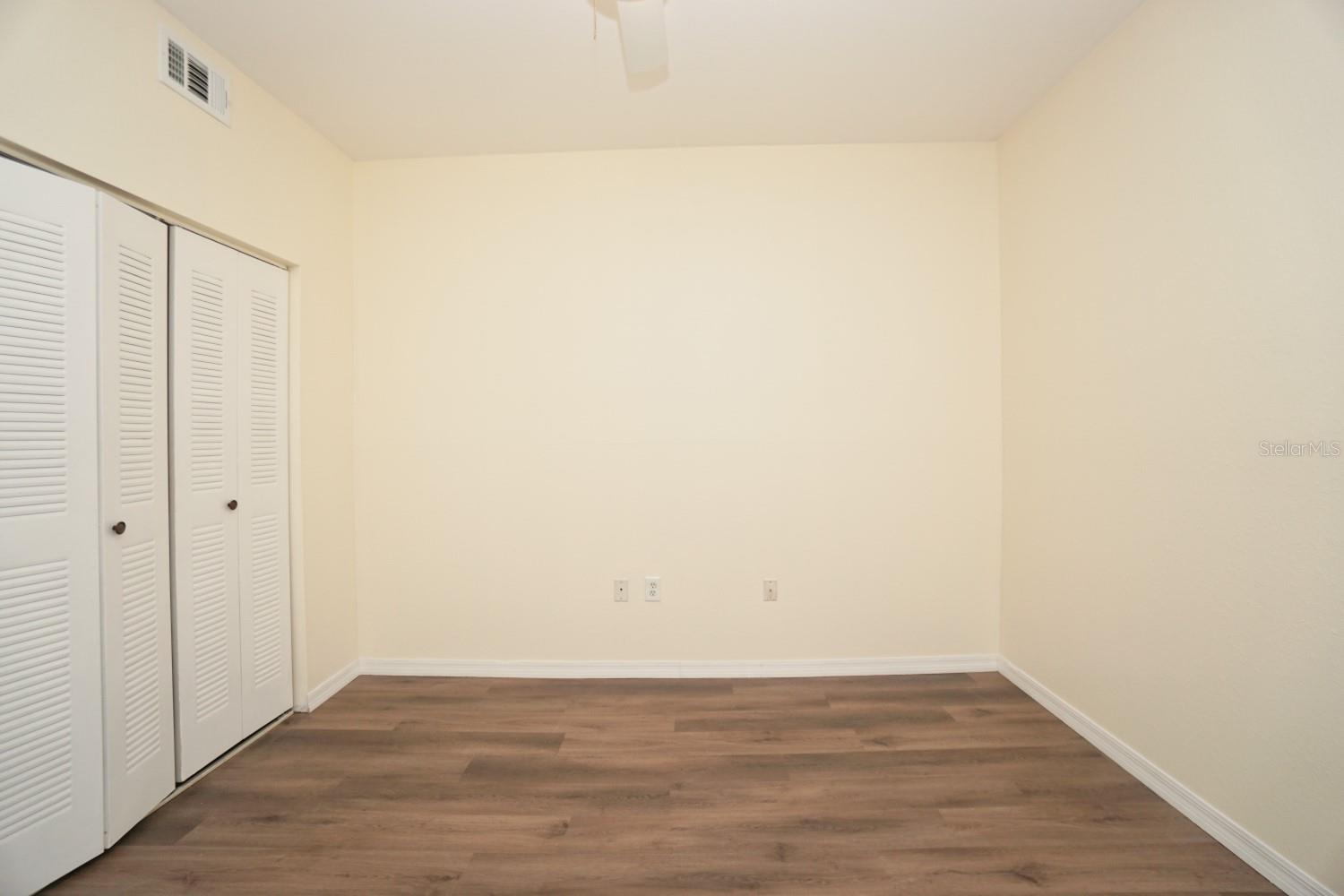 Image 14 of 20 For 1990 Erving Circle 108