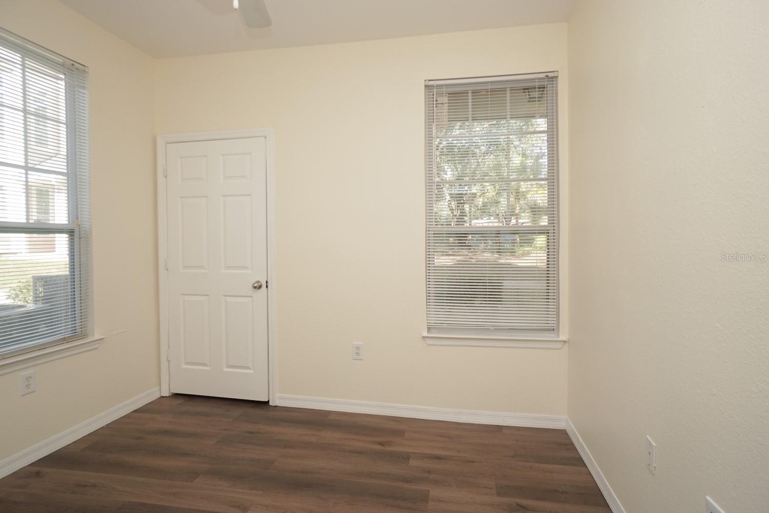 Image 18 of 20 For 1990 Erving Circle 108