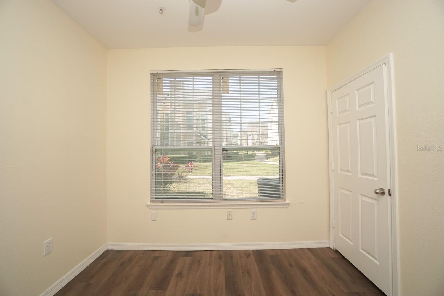 Image 19 of 20 For 1990 Erving Circle 108