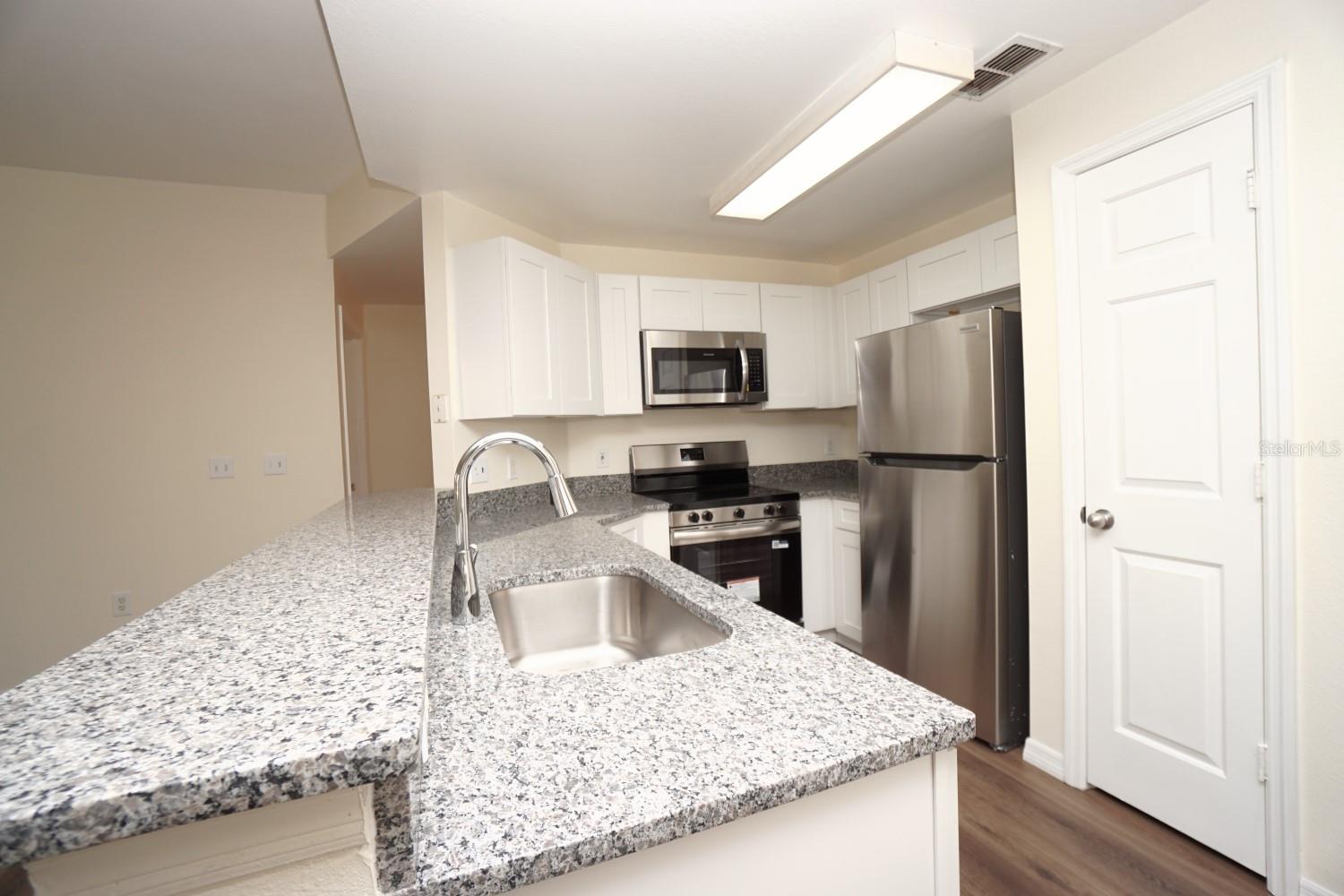 Image 8 of 20 For 1990 Erving Circle 108